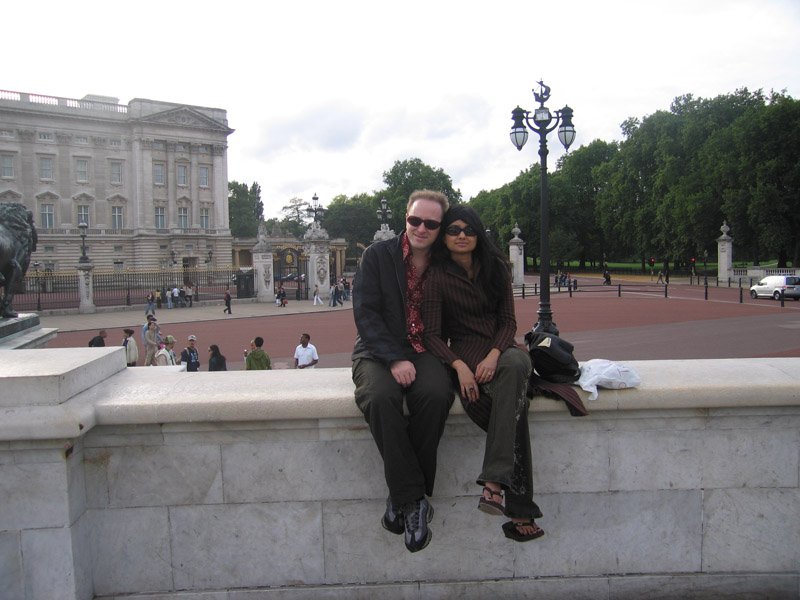 Chuck & Anika - Buckingham Palace, London
