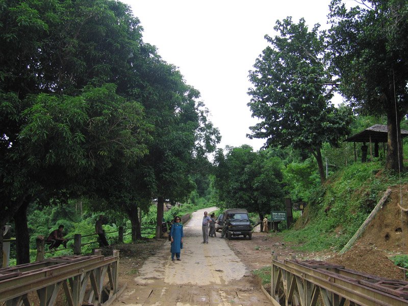 the road to the next town above was cut off by a mudslide. this is the rainy season and we saw many mudslides, and a couple houses that had been destroyed by one.
