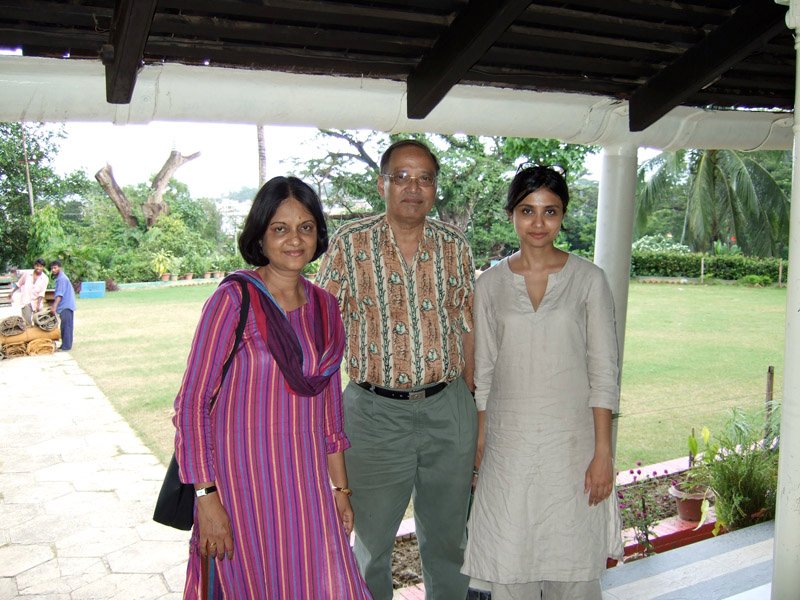 so many fond memories of the club. we used to spend entire days here every other weekend (we'd be on the houseboat on Kaptai Lake on others) -me in swimming pool w/ my friends, watching kiddie movies in the afternoons, my parents busy w/ their friends
