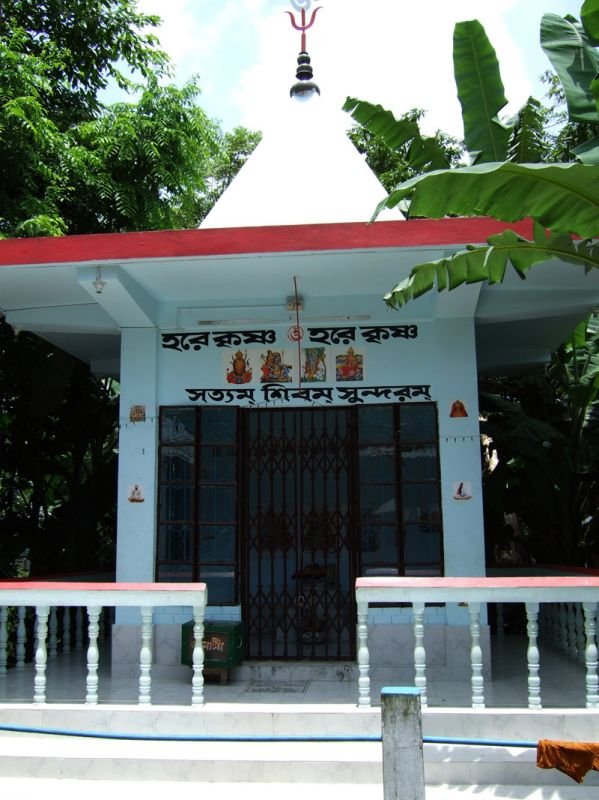one of the temples surrounding the main Aat-Chala Temple in Chandina (the main one is a 19th century Shiva temple)
