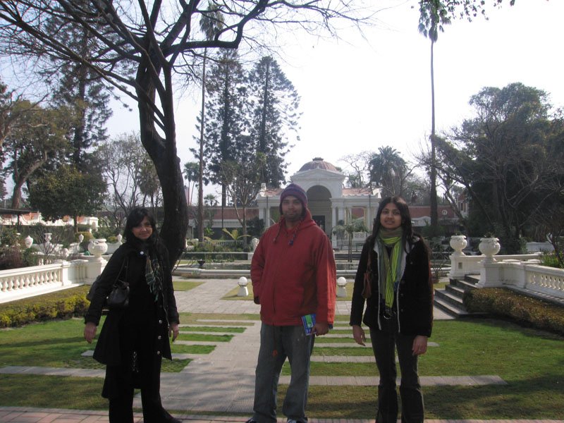 the Garden of Dreams! what an evocative name, and so disappointing. 3 minutes walk from our hotel, we got lost & got to it after walking around for 40 minutes & finally taking rickshaws. basically nicely maintained old colonial garden
