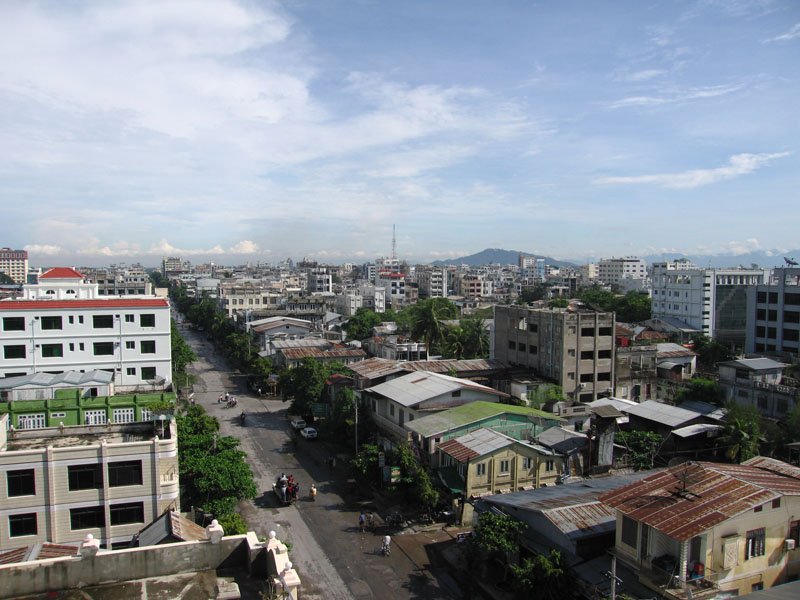 view of the city of Mandalay from the restaurant on the top floor of our hotel where breakfast was served.  i LOVED burma, but Mandalay was the one place i didn't, despite its beautiful euphonious evocative name
