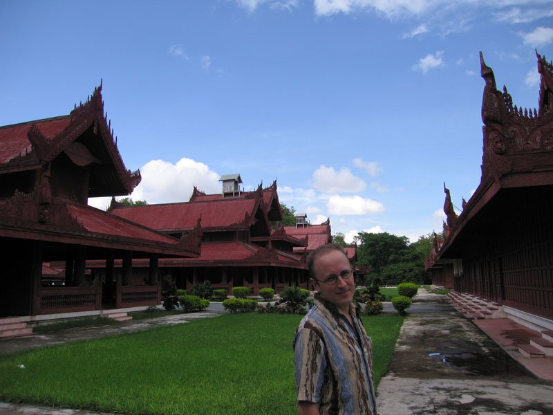 all these individual buildings and the grounds make up the inner palace.  outside this center, but still inside the fort (which is surrounded by the moat) there's huge amount of land which is used to house the local armed forces and their families
