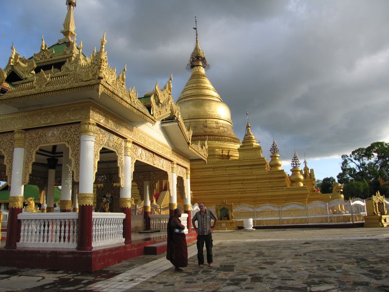 chuck chatting with a monk at Kuthodaw Pagoda
