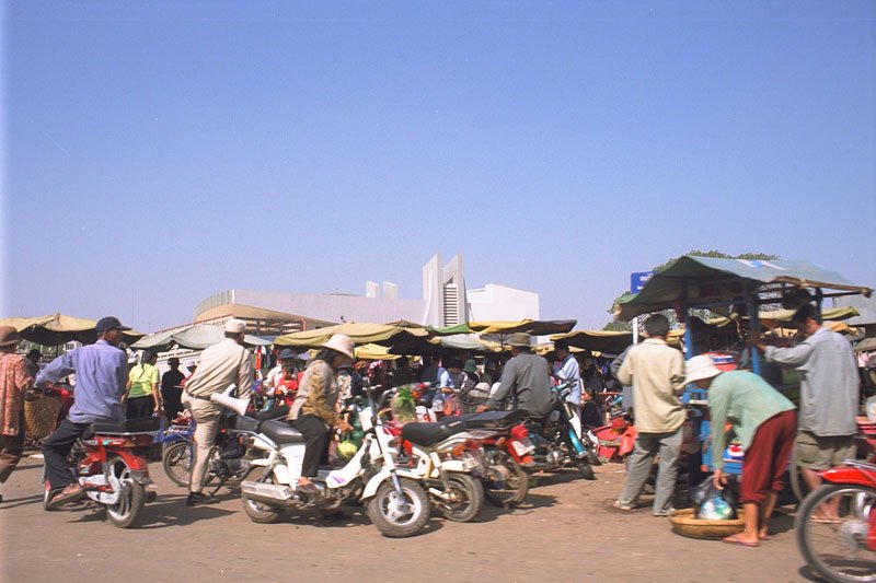 the central market, sprawling huge.  the stalls sell a remarkable array of things - flowers, vegetables, meat, fish, clothing, watches, knickknacks and who knows what else.  we couldn't make it around the whole place, it was too big and crazy
