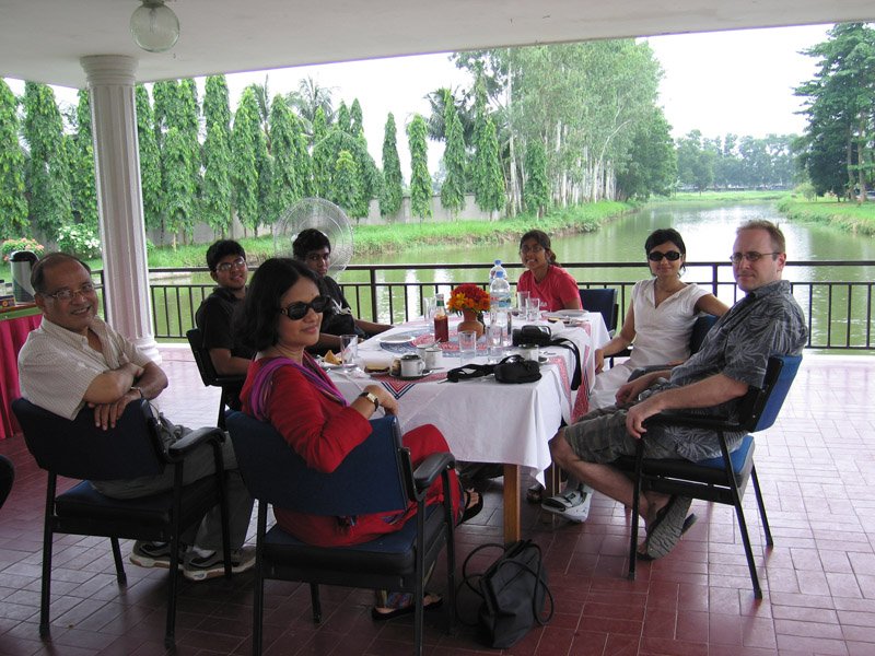 we went for a picnic at the BRAC center in Rajendrapur.  having tea by the water.  clockwise from the center: Ammu (my mom), Abbu (dad), Safwan, Raquien & Zaynah (cousins), me & Chuck
