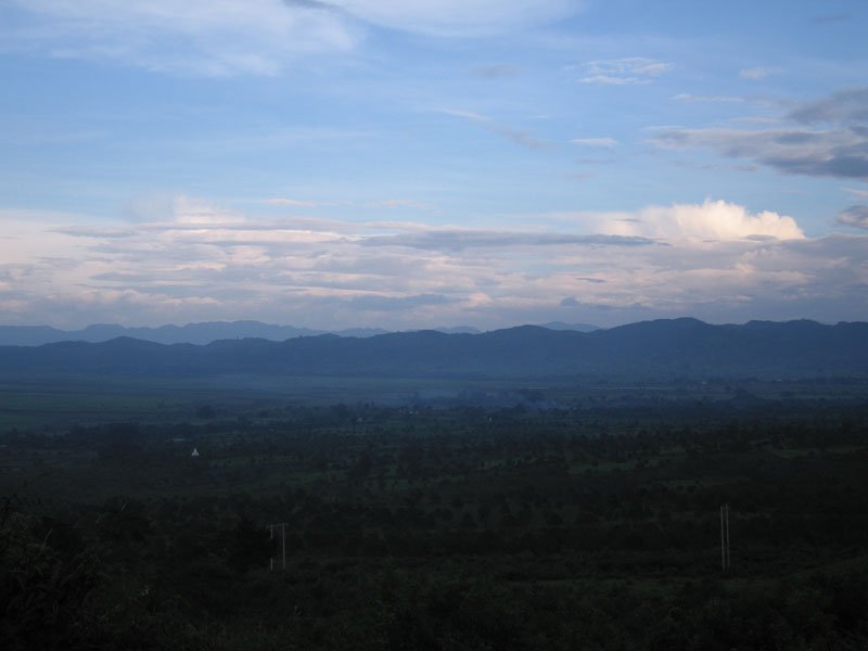 countryside at dusk along the way - we hired a car & driver, & drove 3 hours to Pindaya.  these photos don't really do justice to the area, it was really beautiful there
