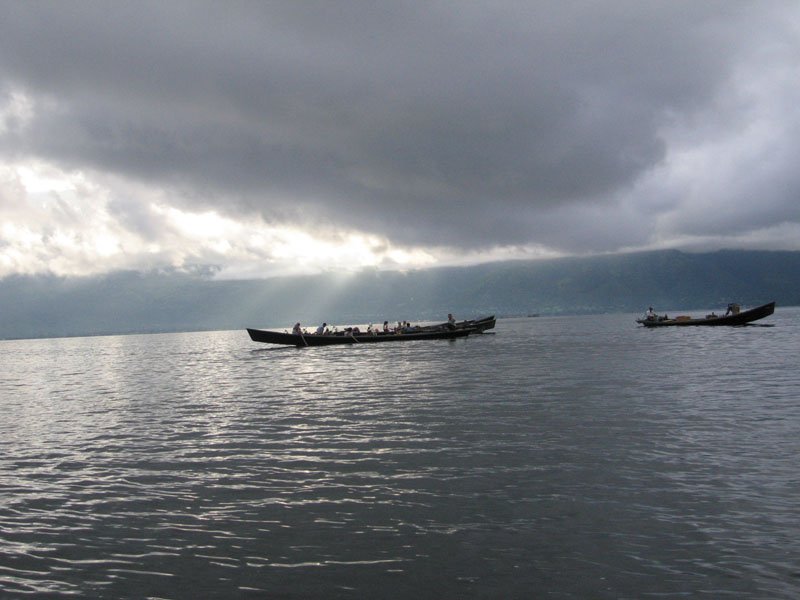 we were on our boat on Inle Lake at 5 am. this day was the culmination of the Phaung Daw U festival, which takes place here over a period of 20 days, and is the biggest festival of the year in Shan State
