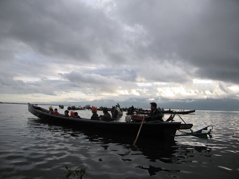 we felt so lucky to be in Inle on this day. we hadn't planned our trip to Burma to coincide with this festival, but once there & we'd heard about it of course we had to experience it.  what amazing timing
