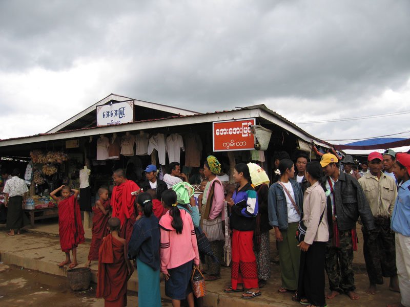 all kinds of stalls had been set up on the pagoda grounds in the lake for the festival.  there were thousands of tribal people here
